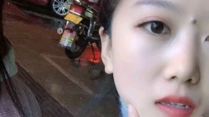 瞎子去买梳子怎么比?